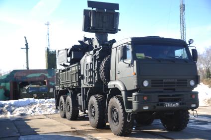 Воинская часть ПВО и воздушно-космической обороны. На снимке: самоходный зенитный ракетно-пушечный комплекс (ЗРПК) `Панцирь-С1`.