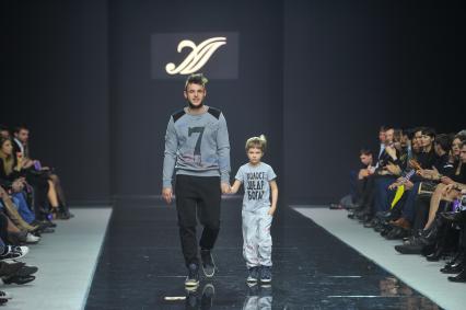 Гостиный двор. Неделя моды в Москве `Volvo Fashion Week Moscow`. Показ коллекции Анны Диречиной.