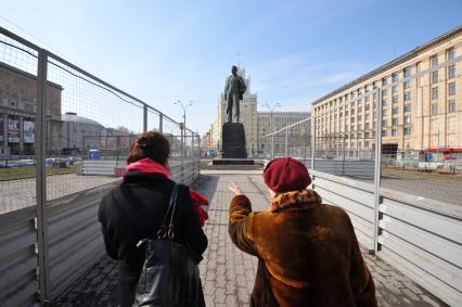 120-летие поэта Владимира Маяковского. Триумфальная площадь.  Памятник Владимиру Маяковскому.