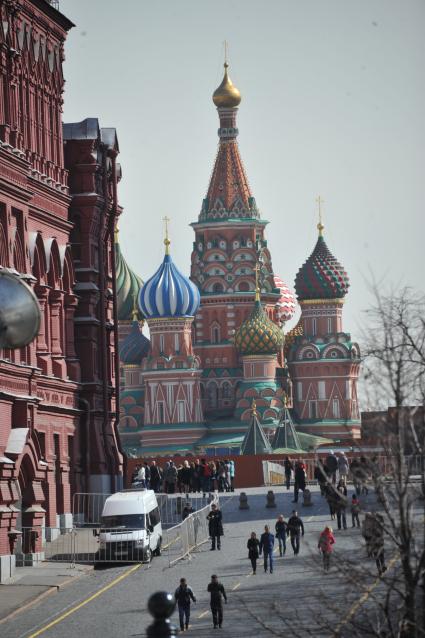 Красная площадь. На снимке: храм Покрова Божией Матери (собор Василия Блаженного).