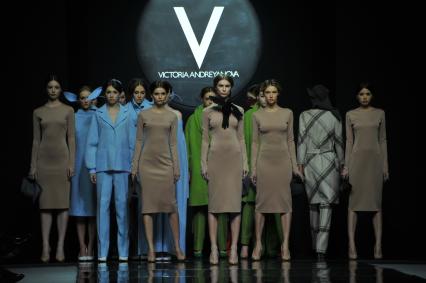 Гостиный двор. Неделя моды в Москве `Volvo Moscow Fashion Week`. Показ коллекции Виктории Андреяновой.