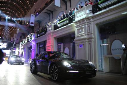 ГУМ. Вечеринка Porsche Night в честь 50-летия модели 911. На снимке: автомобили Porsche.