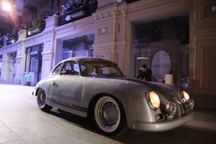 ГУМ. Вечеринка Porsche Night в честь 50-летия модели 911. На снимке: автомобиль Porsche.