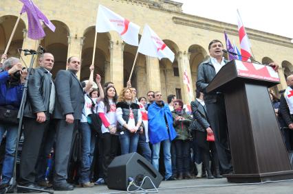 Проспект Руставели. Митинг сторонников партии `Единое национальное движение` (ЕНД) . На сгимке: президент Грузии Михаил Саакашвили.