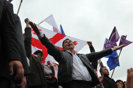 Проспект Руставели. Митинг сторонников партии `Единое национальное движение` (ЕНД) . На сгимке: президент Грузии Михаил Саакашвили.