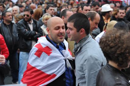 Проспект Руставели. Митинг сторонников партии `Единое национальное движение` (ЕНД) . На сгимке: участники акции.