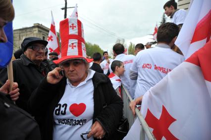 Проспект Руставели. Митинг сторонников партии `Единое национальное движение` (ЕНД) . На сгимке: участники акции.