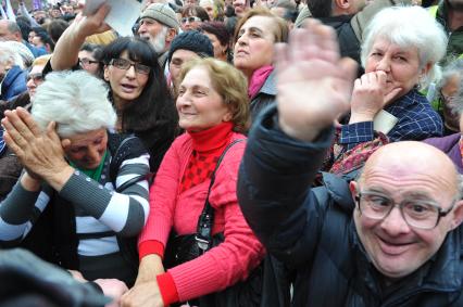 Проспект Руставели. Митинг сторонников партии `Единое национальное движение` (ЕНД) . На сгимке: участники акции.