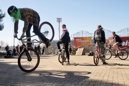 Выступление команды \'Minsk-trial\' на  открытии велосезона
в Минске.