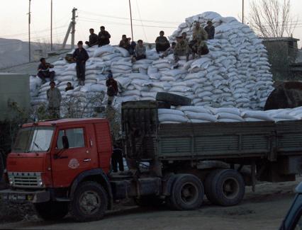 Афганистан. Кундуз. Гражданская война с 2001 года - война НАТО. Гуманитарная помощь. Моджахеды.