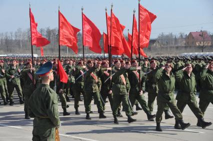 Полигон Алабино. Репетиция парада Победы. На снимке: знаменная группа.