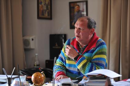 Директор Тбилисского Государственного академического русского драматического театра им. А. С. Грибоедова Николай Свентицкий