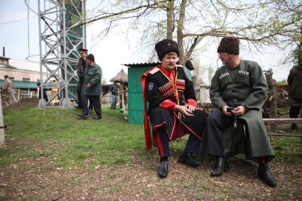 Ставропольский край, село Сенгилеевское. Казаки Терского казачьего войска во время открытия мемориала на военно-спортивной базе \"Русские витязи\", пропавшему без вести во время восстания в лагере Бадабер.