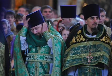 Храма Христа Спасителя. Вербное воскресенье. На снимке:во время литургии в храме.