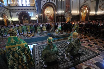 Храма Христа Спасителя. Вербное воскресенье. На снимке:во время литургии в храме.