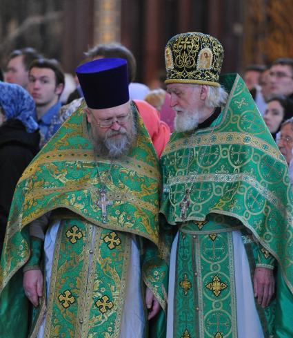 Храма Христа Спасителя. Вербное воскресенье. На снимке:во время литургии в храме.