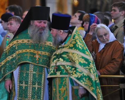 Храма Христа Спасителя. Вербное воскресенье. На снимке:во время литургии в храме.