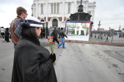 Храма Христа Спасителя. Вербное воскресенье. На снимке: телевизионная трансляция литургии.