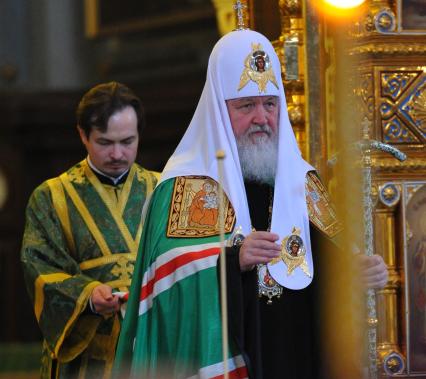 Храм Христа Спасителя. Вербное воскресенье. На снимке: патриарх Московский и всея Руси Кирилл во время литургии.