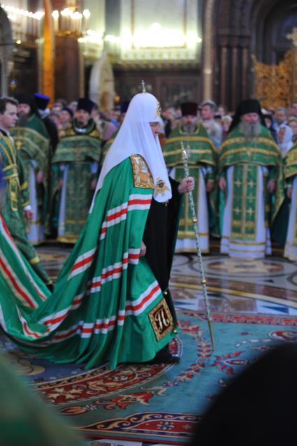 Храм Христа Спасителя. Вербное воскресенье. На снимке: патриарх Московский и всея Руси Кирилл во время литургии.