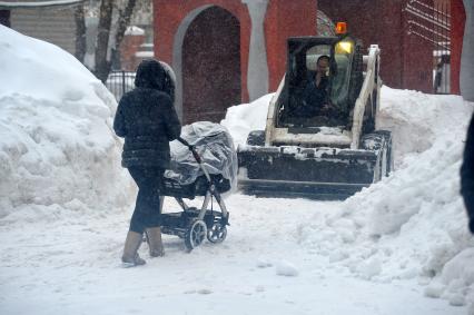 Петровский парк. Снегоуборочная техника.