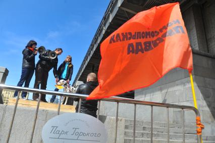 Митинг против хамства, организованный газетой `Комсомольская правда`, прошел в Парке Горького.