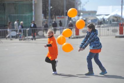 Митинг против хамства, организованный газетой `Комсомольская правда`, прошел в Парке Горького.