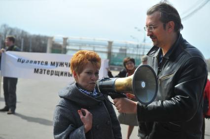 Митинг против хамства, организованный газетой `Комсомольская правда`, прошел в Парке Горького.