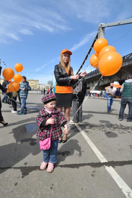 Митинг против хамства, организованный газетой `Комсомольская правда` (КП), прошел в Парке Горького.