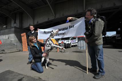 Митинг против хамства, организованный газетой `Комсомольская правда` (КП), прошел в Парке Горького. На снимке: плакат `Нравятся мужчины без матерщины!`.