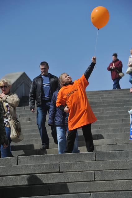 Митинг против хамства, организованный газетой `Комсомольская правда` (КП), прошел в Парке Горького.