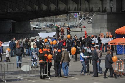 Митинг против хамства, организованный газетой `Комсомольская правда` (КП), прошел в Парке Горького.