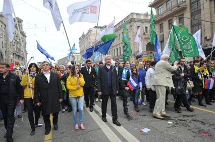 Традиционная первомайская демонстрация, организованная Федерацией независимых профсоюзов. На снимке: мэр Москвы Сергей Собянин (в центре) во время шествия по Тверской улице.