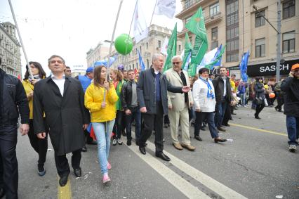 Традиционная первомайская демонстрация, организованная Федерацией независимых профсоюзов. На снимке: мэр Москвы Сергей Собянин (в центре) во время шествия по Тверской улице.