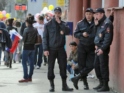 День Победы в Новосибирске. На снимке: полицейские в новой форме.