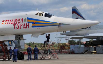 Авиабаза `Энгельс`. Наземное техническое обслуживание самолетов.