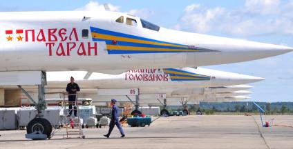 Авиабаза `Энгельс`. Наземное техническое обслуживание самолетов.