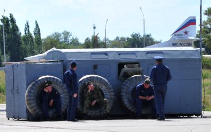 Авиабаза `Энгельс`.  На снимке: отдых пилотов