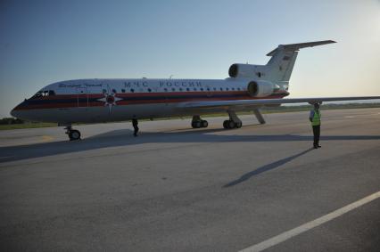 Визит главы МЧС В. Пучкова в Сербию. Встреча в аэропорту.  На снимке: cамолет главы МЧС Владимира Пучкова. `