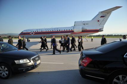 Визит главы МЧС В. Пучкова в Сербию. Встреча в аэропорту.  На снимке: cамолет главы МЧС Владимира Пучкова. `