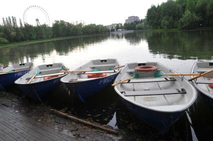 Парк культуры и отдыха `Измайловский`. На снимке: лодочная станция.