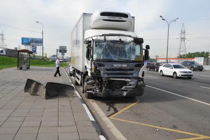 МКАД. Автоавария с участием грузового автомобиля Scania