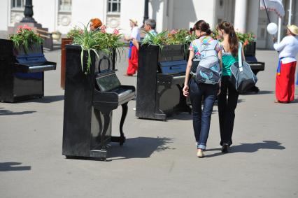 Пианино у входа в Парк Горького.