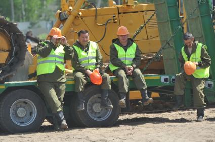 На снимке: сотрудники Лесной охраны.