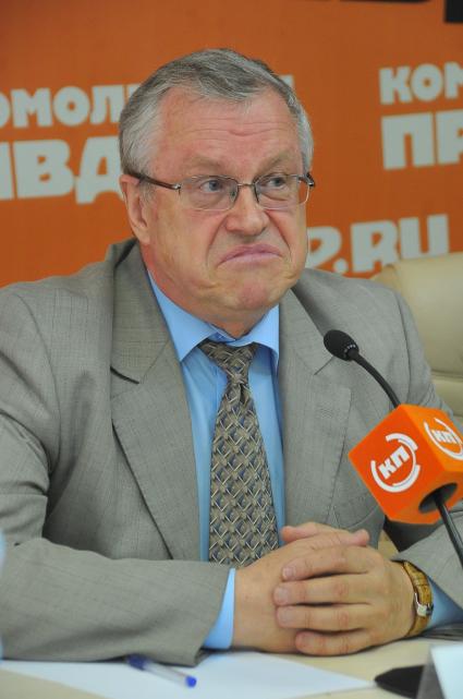 ИД `Комсомольская правда`. Главный внештатный специалист по инфекционным болезням Департамента здравоохранения Москвы Николай Малышев