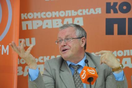ИД `Комсомольская правда`. Главный внештатный специалист по инфекционным болезням Департамента здравоохранения Москвы Николай Малышев