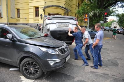 ДТП. Угол Красноармейской и Семенова ул..