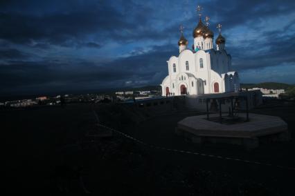 Виды Петропавловска-Камчатского. На снимке: кафедральный собор Святой Живоначальной Троицы (Свято-Троицкий кафедральный собор).