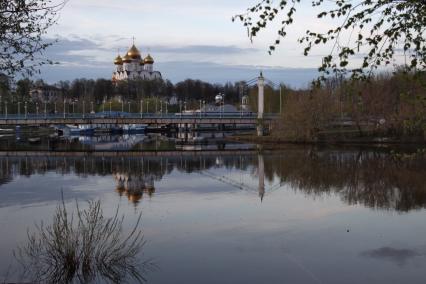 Успенский собор, вид с реки Которосль. Ярославль.