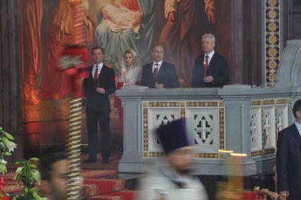 Храм Христа Спасителя. Пасхальное богослужение. На снимке (слева направо): премьер-министр РФ Дмитрий Медведев с супругой Светланой, президент России Владимир Путин и мэр Москвы Сергей Собянин.